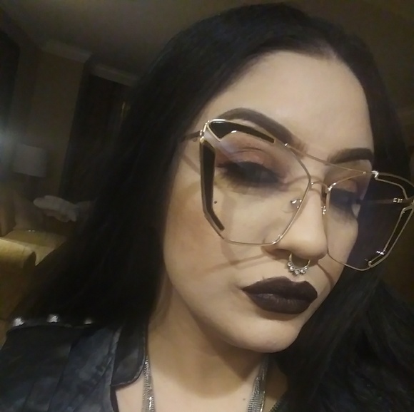 🤘Meet your Posher, Kiki La Rue🤘 - Picture 5 of 6